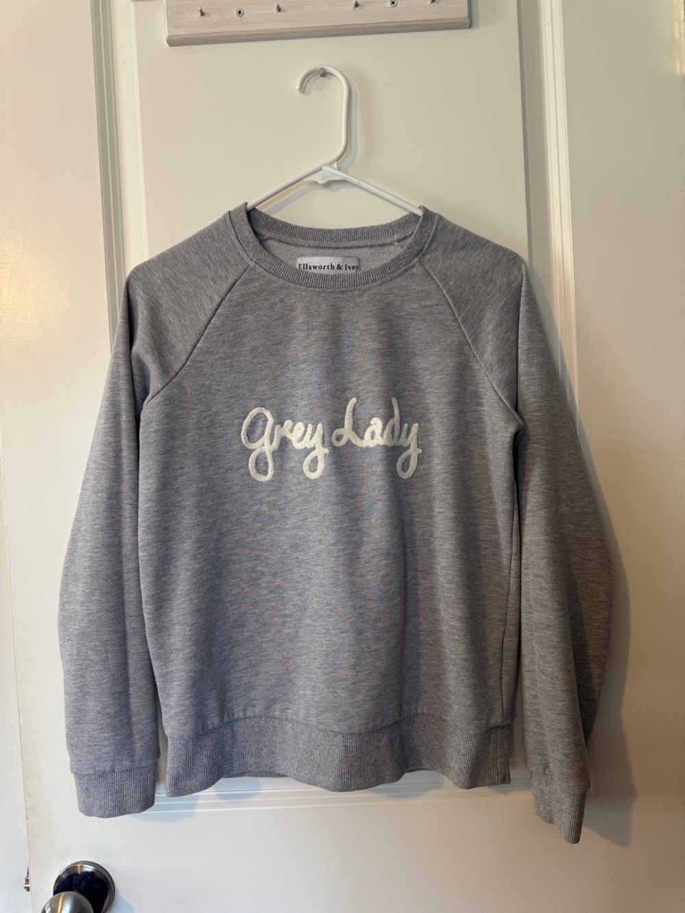 Ellsworth & Ivey Womens gray Nantucket Grey Lady Crewneck sweater SM